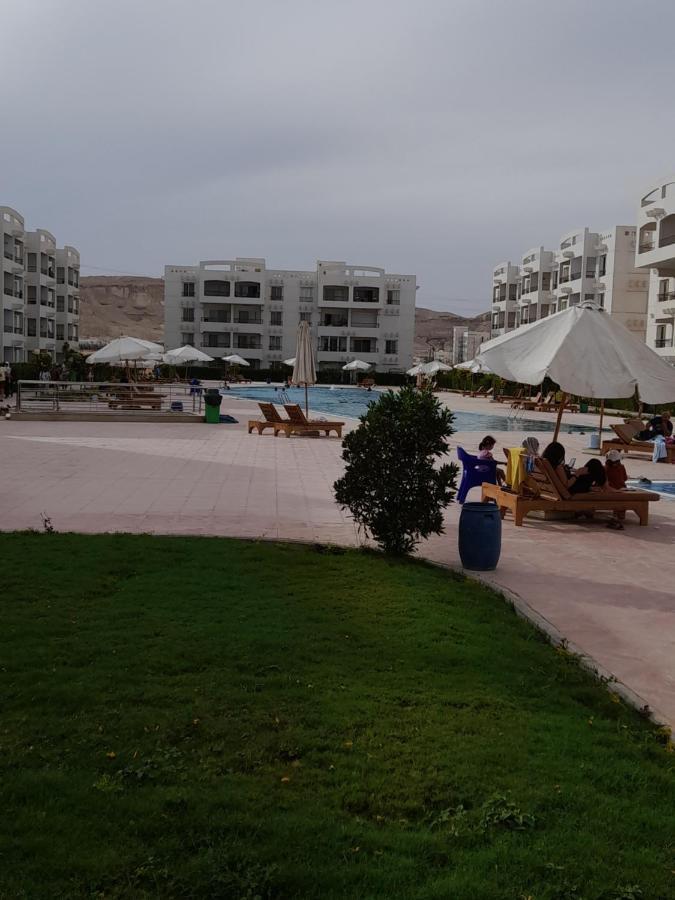 شاليه فرش فندقي بقرية بالميرا بيتش العين السخنه للعائلات Айн-Сохна Екстер'єр фото